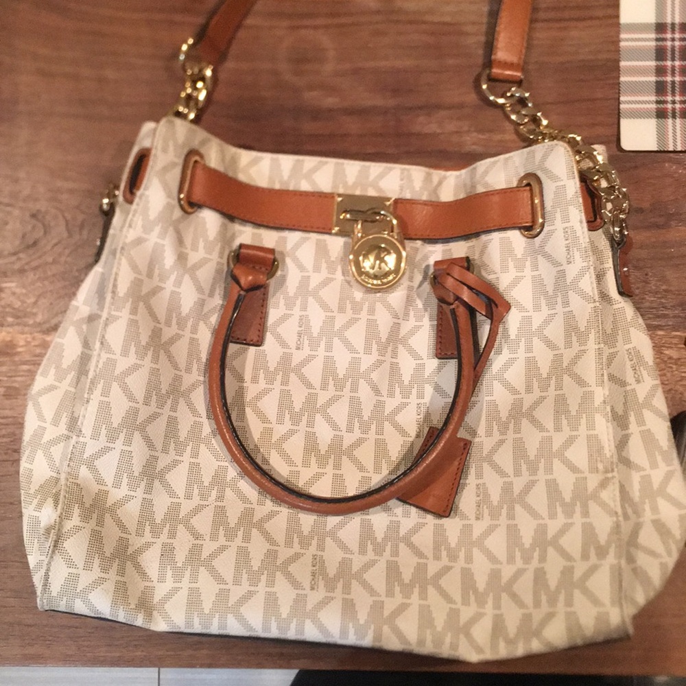 Michael Kors bag with matching wallet - Picture 1 of 7